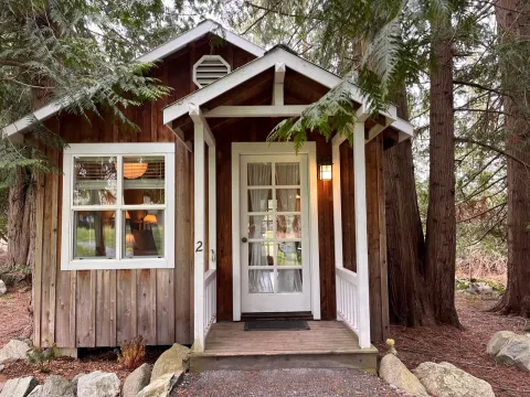 Lopez Farm Cottages & Tent Camping