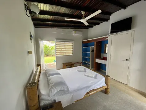 HOTEL LAS ACACIAS